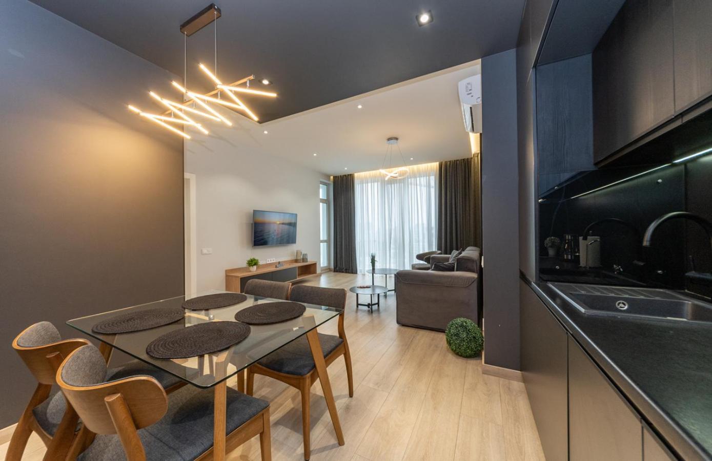 Royal Tower Residence Big Vip Apartment In Center Floor 27 Kiev Exterior foto
