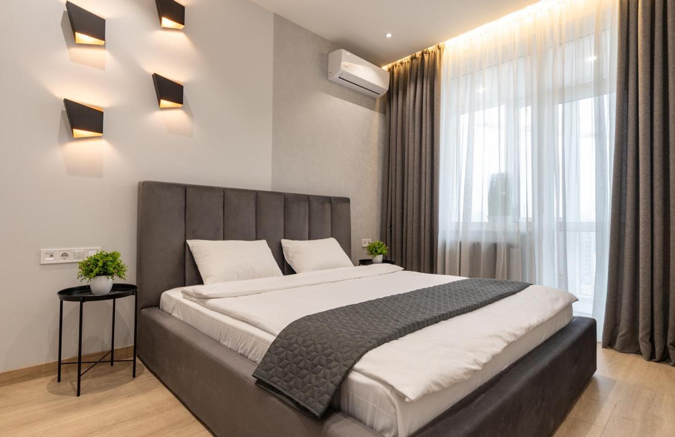 Royal Tower Residence Big Vip Apartment In Center Floor 27 Kiev Exterior foto